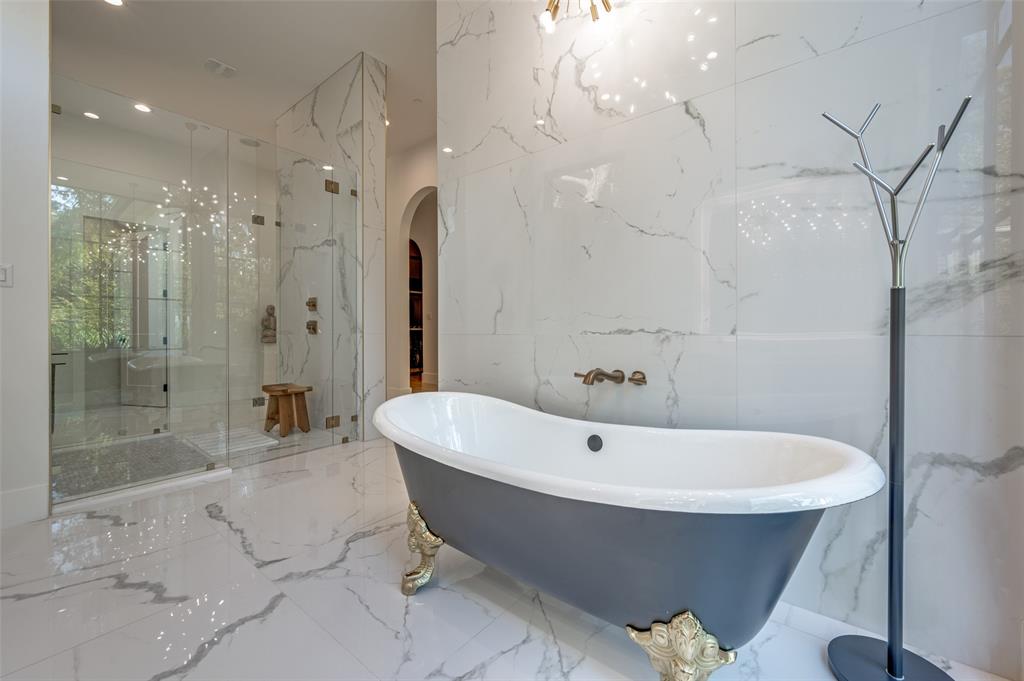 Royal Crest - Residential