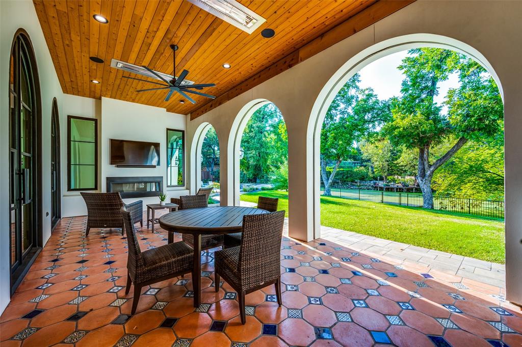 Royal Crest - Residential