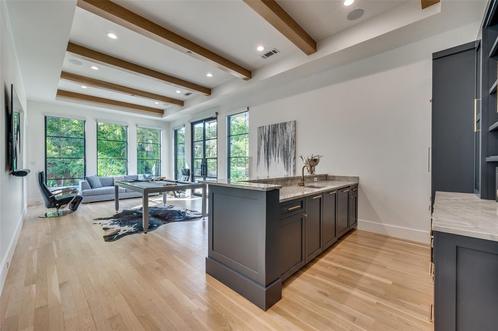 Royal Crest - Residential