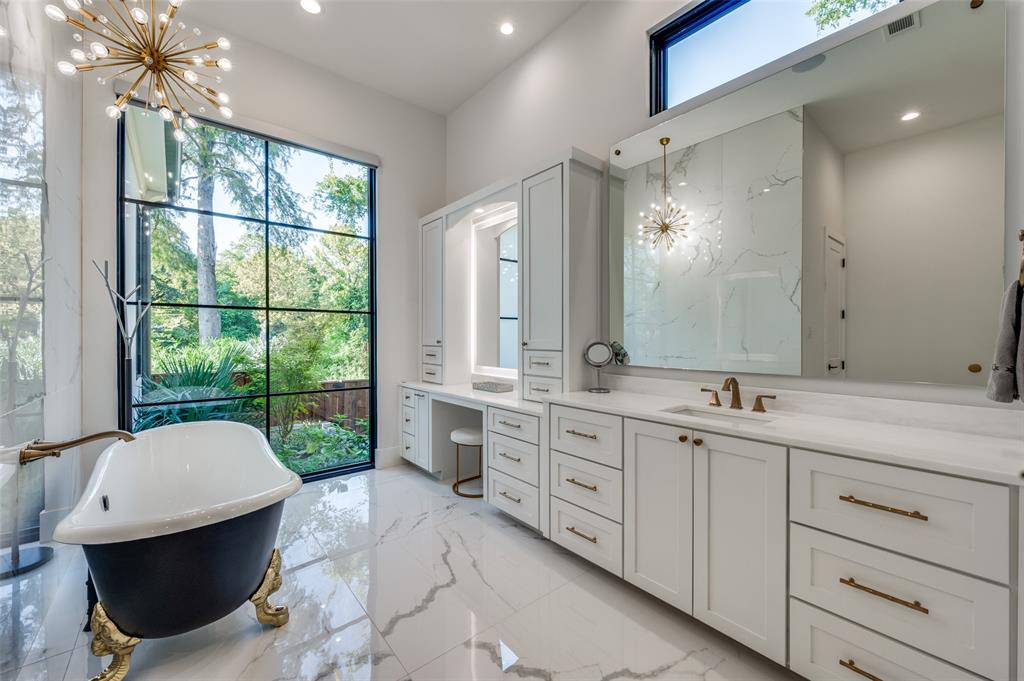 Royal Crest - Residential