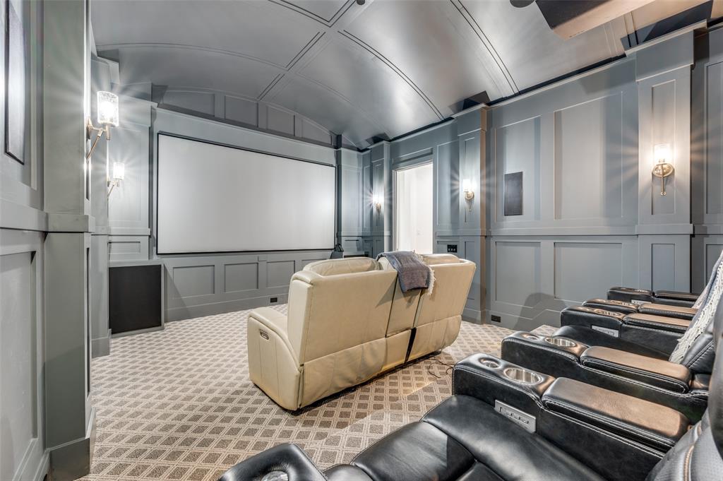 Royal Crest - Residential