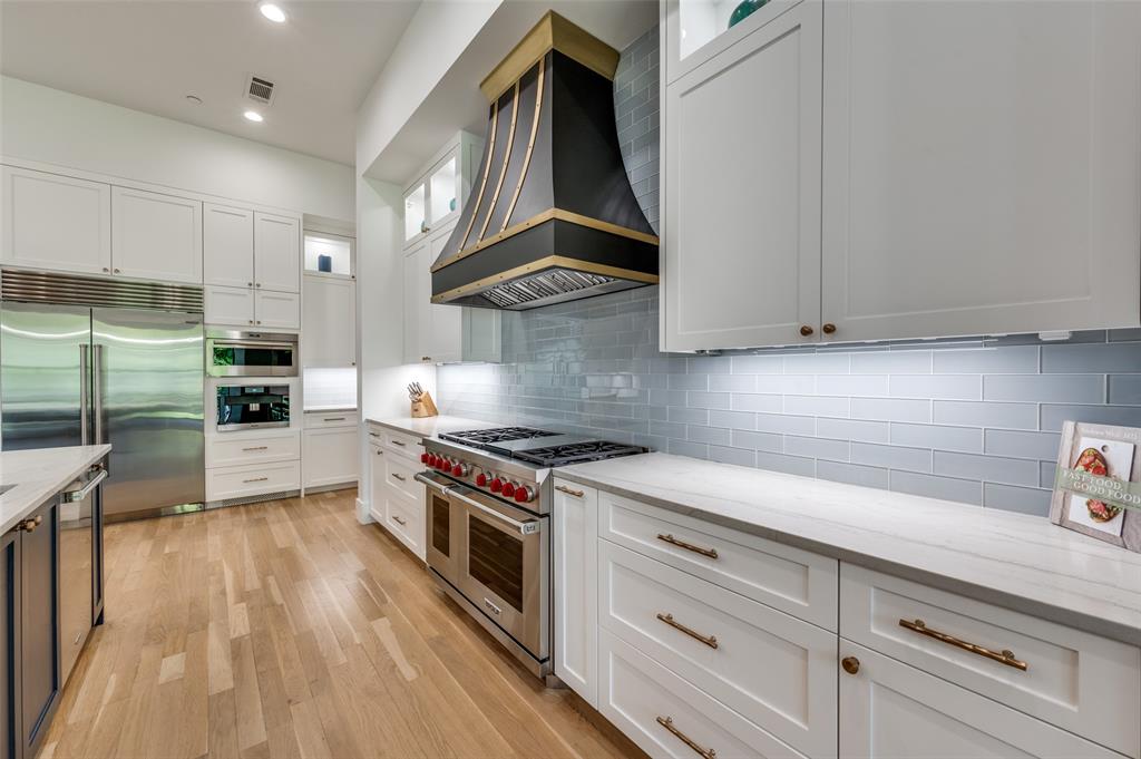 Royal Crest - Residential