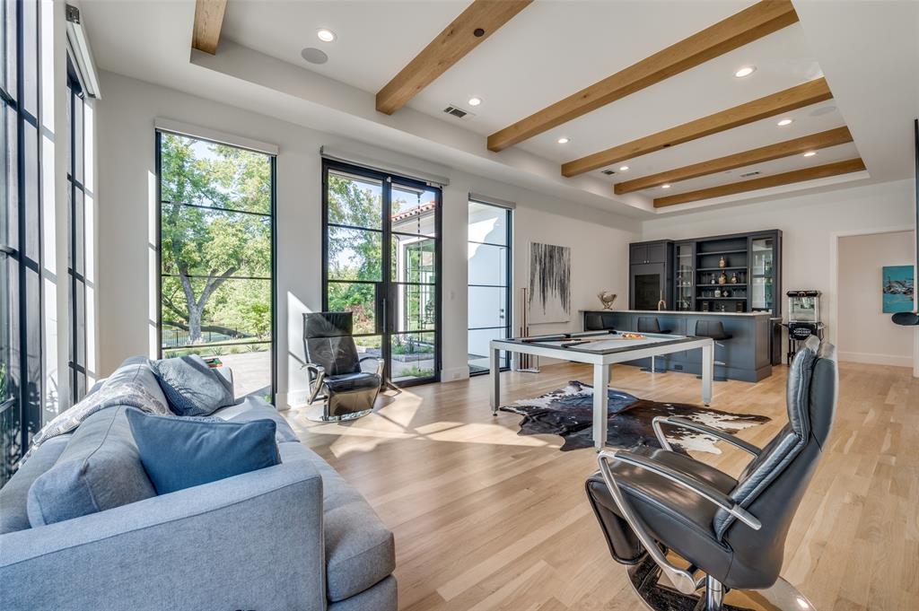 Royal Crest - Residential