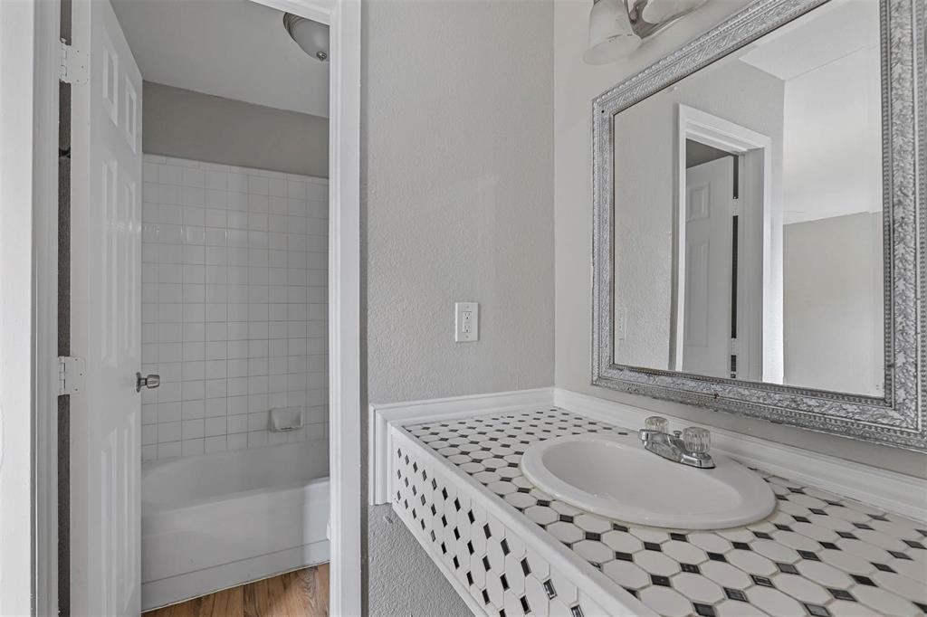 Saint Claire Woods Twnhs - Residential Lease