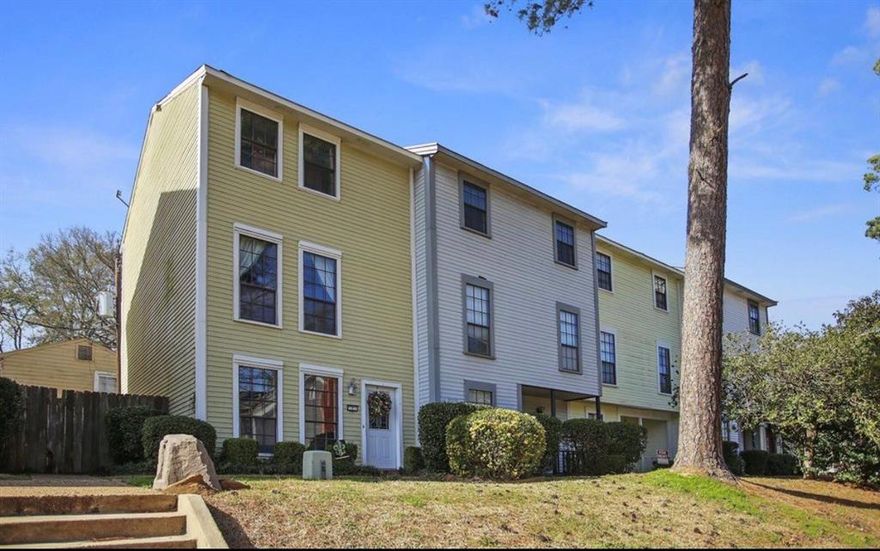 HOME SWEET HOME! If you're looking for low maintenance living, this is a perfect fit! Move in READY! If you work from home, no problem. This home has a nice secluded office.  It's great for investors as well. Don't miss out on this amazing deal, book a showing today!