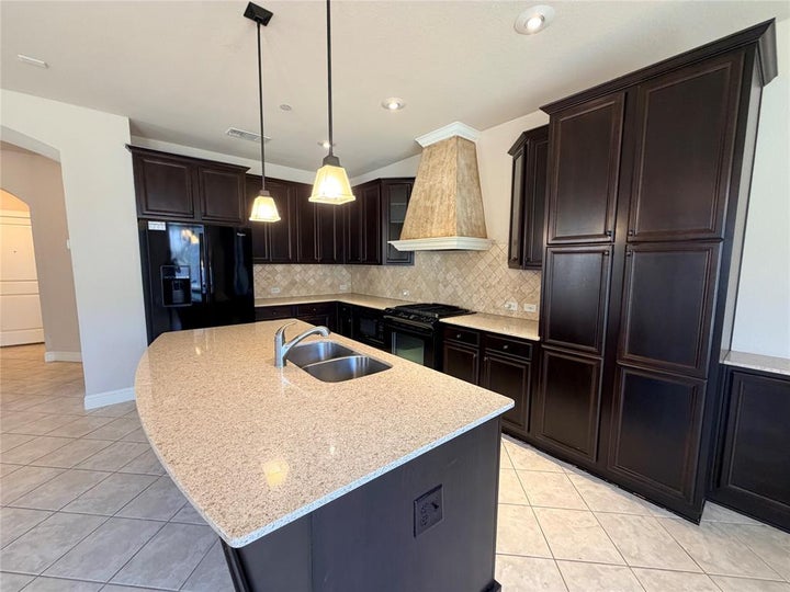 Photo 1 of 22 — 950 Brook Forest Lane, Euless, TX 76039