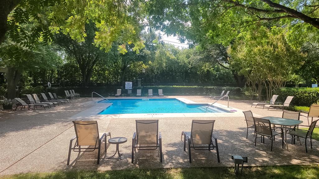 Highland Creek Manor - Residential