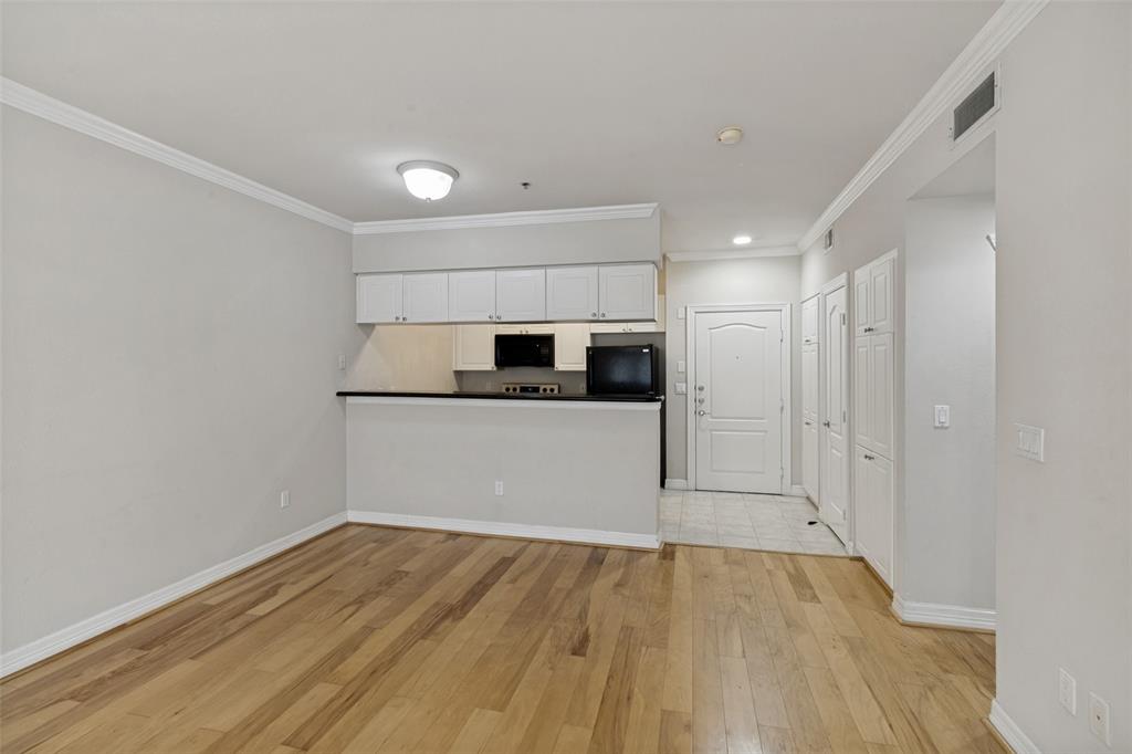 Wyndemere Condo - Residential
