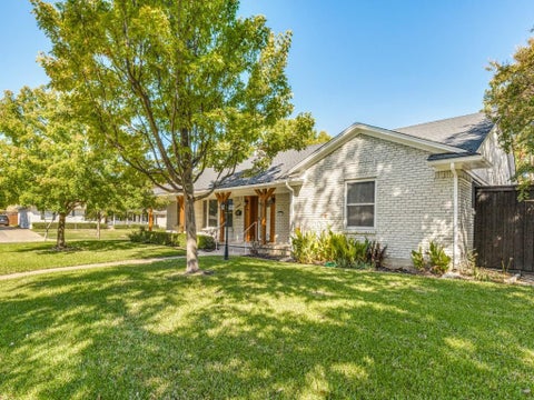 Photo of 6107 Annapolis Lane, Dallas, TX 75214 (MLS # 21419693)