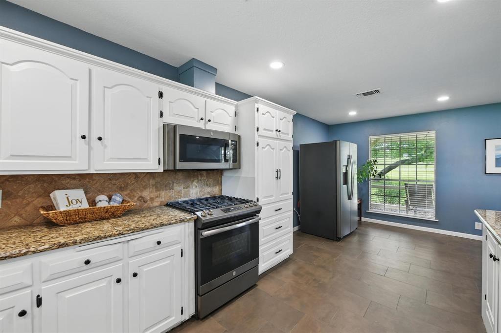 Denton, Texas 76207, United States, 3 Bedrooms Bedrooms, ,3 BathroomsBathrooms,Residential,Pending,125100