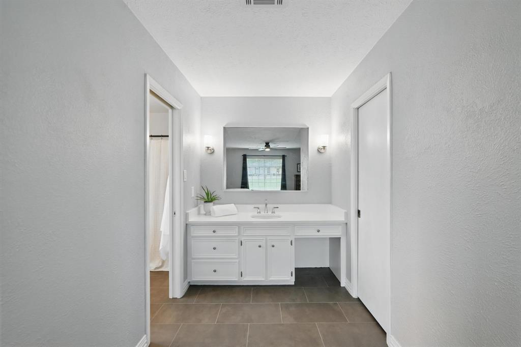 Denton, Texas 76207, United States, 3 Bedrooms Bedrooms, ,3 BathroomsBathrooms,Residential,Pending,125100