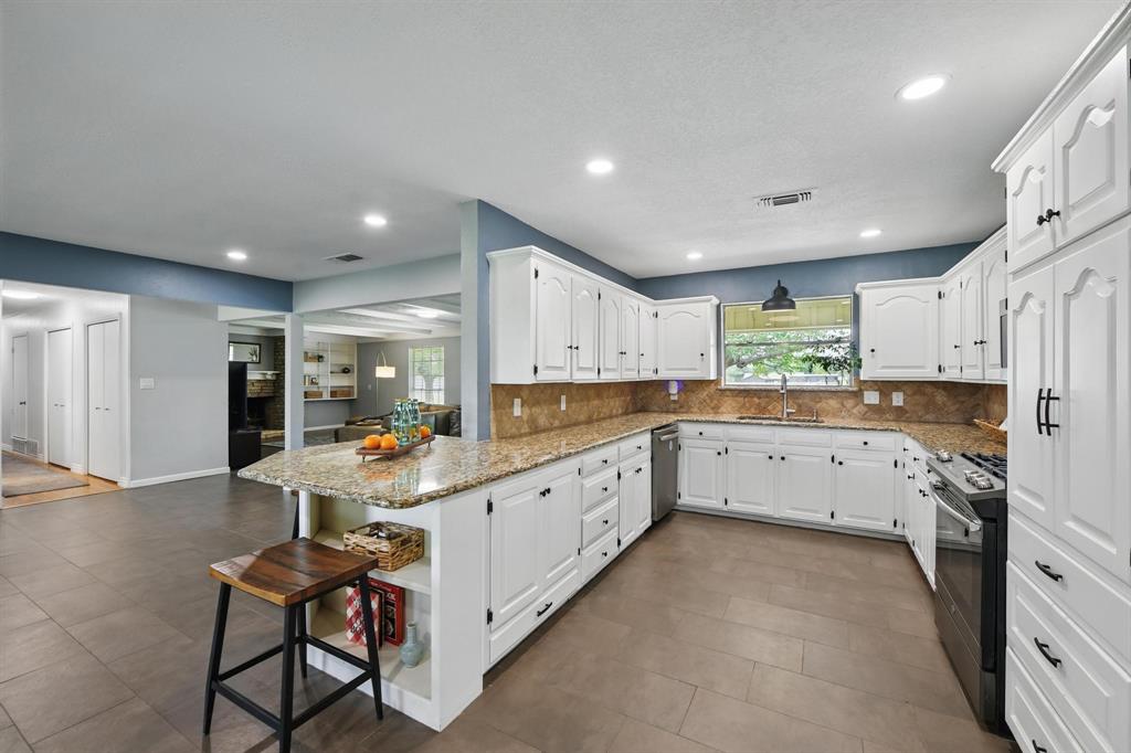 Denton, Texas 76207, United States, 3 Bedrooms Bedrooms, ,3 BathroomsBathrooms,Residential,Pending,125100