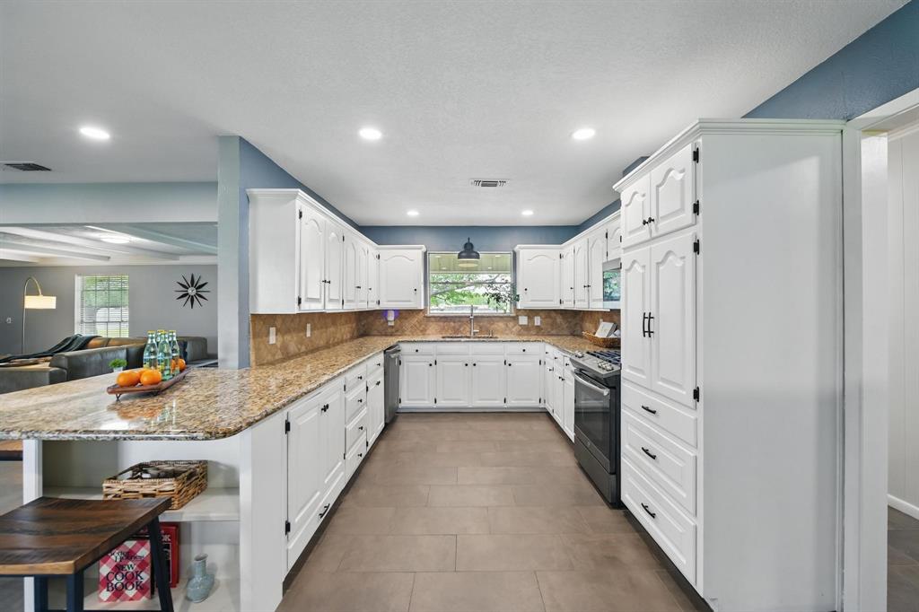 Denton, Texas 76207, United States, 3 Bedrooms Bedrooms, ,3 BathroomsBathrooms,Residential,Pending,125100