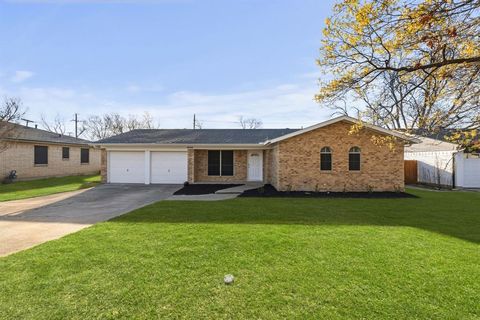 Photo of 4944 Saucer Drive, Haltom City, TX 76117 (MLS # 21213090)