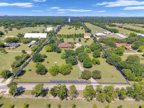 Photo of 1900 S Duncanville Road, Ovilla, TX 75154 (MLS # 21164788)