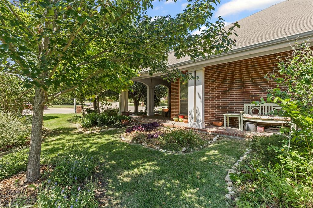 Edgecliff Village, Texas 76134, United States, 3 Bedrooms Bedrooms, ,2 BathroomsBathrooms,Residential,Pending,136078