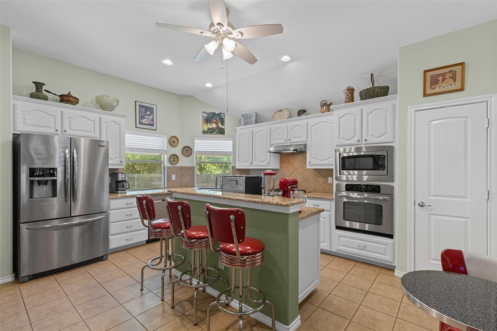 Edgecliff Village, Texas 76134, United States, 3 Bedrooms Bedrooms, ,2 BathroomsBathrooms,Residential,Pending,136078