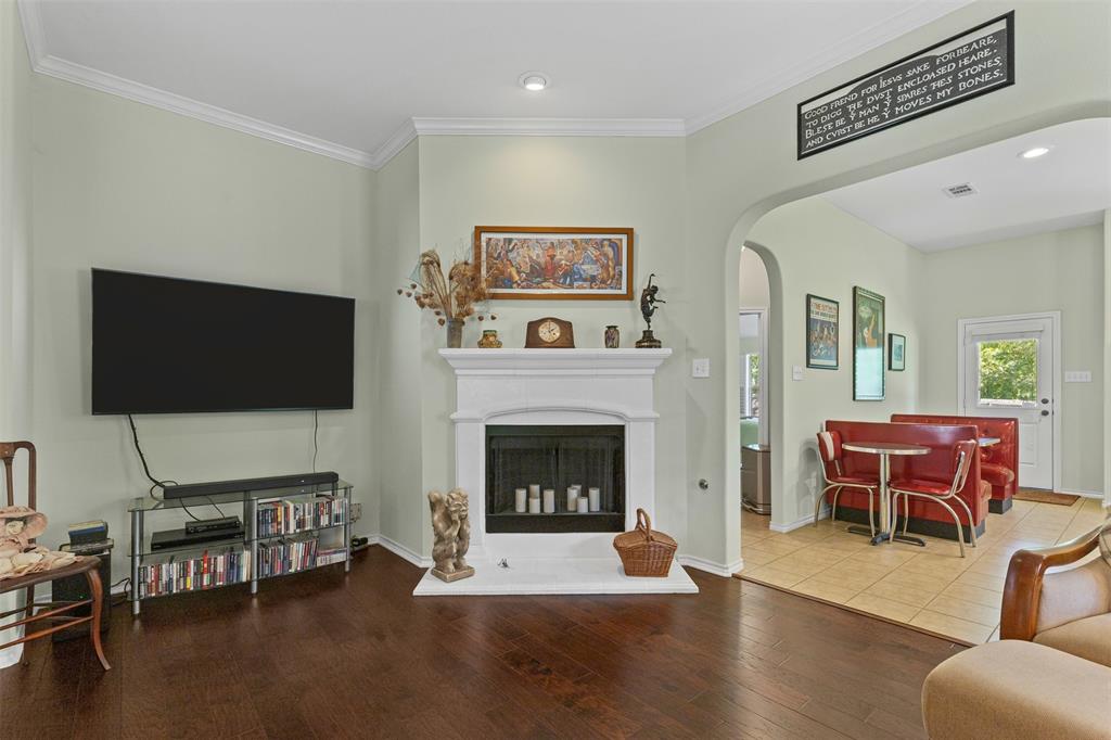 Edgecliff Village, Texas 76134, United States, 3 Bedrooms Bedrooms, ,2 BathroomsBathrooms,Residential,Pending,136078