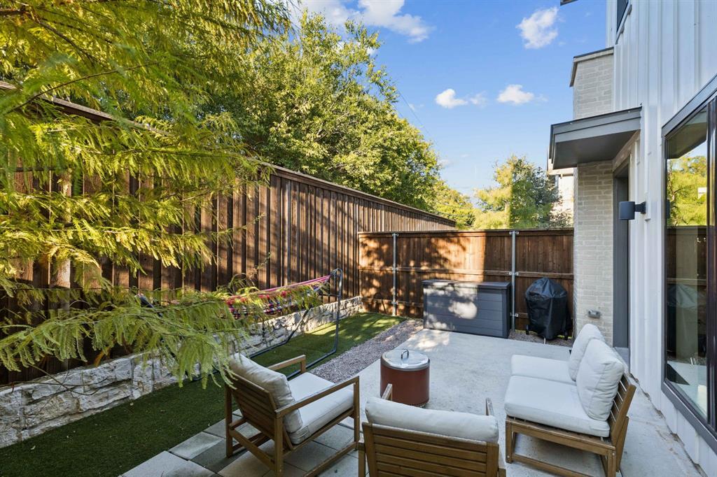 Fort Worth Ave Twnhms - Residential