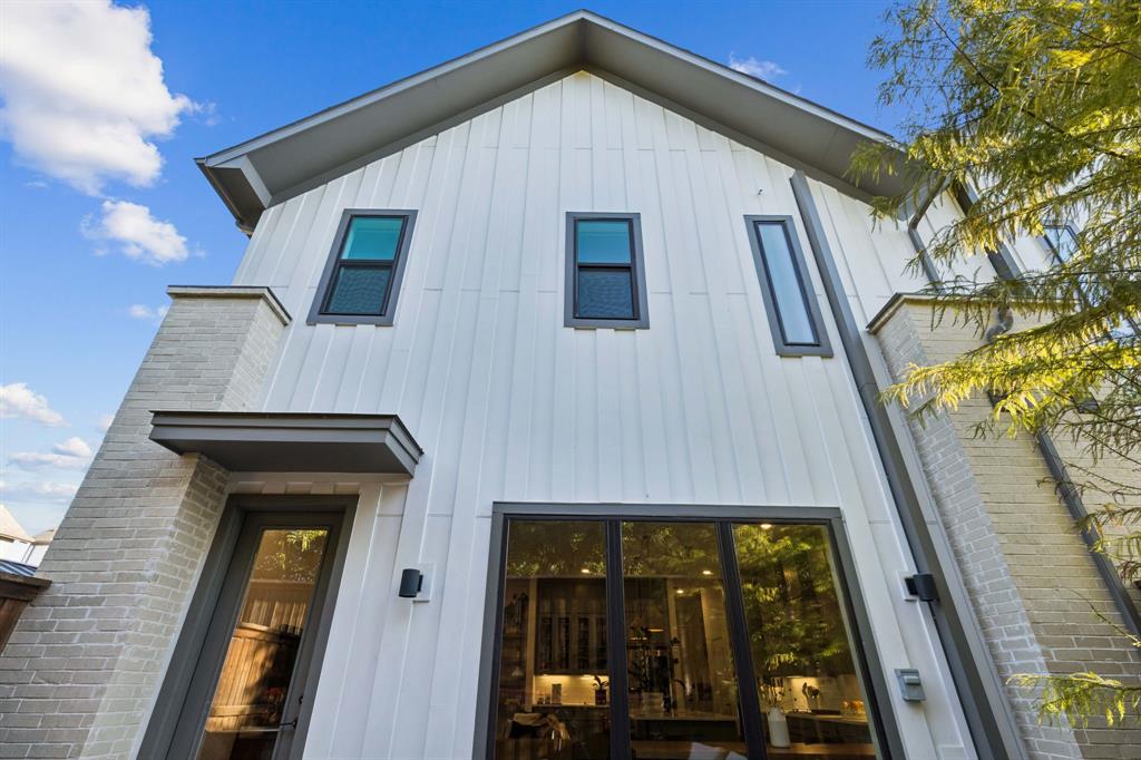 Fort Worth Ave Twnhms - Residential