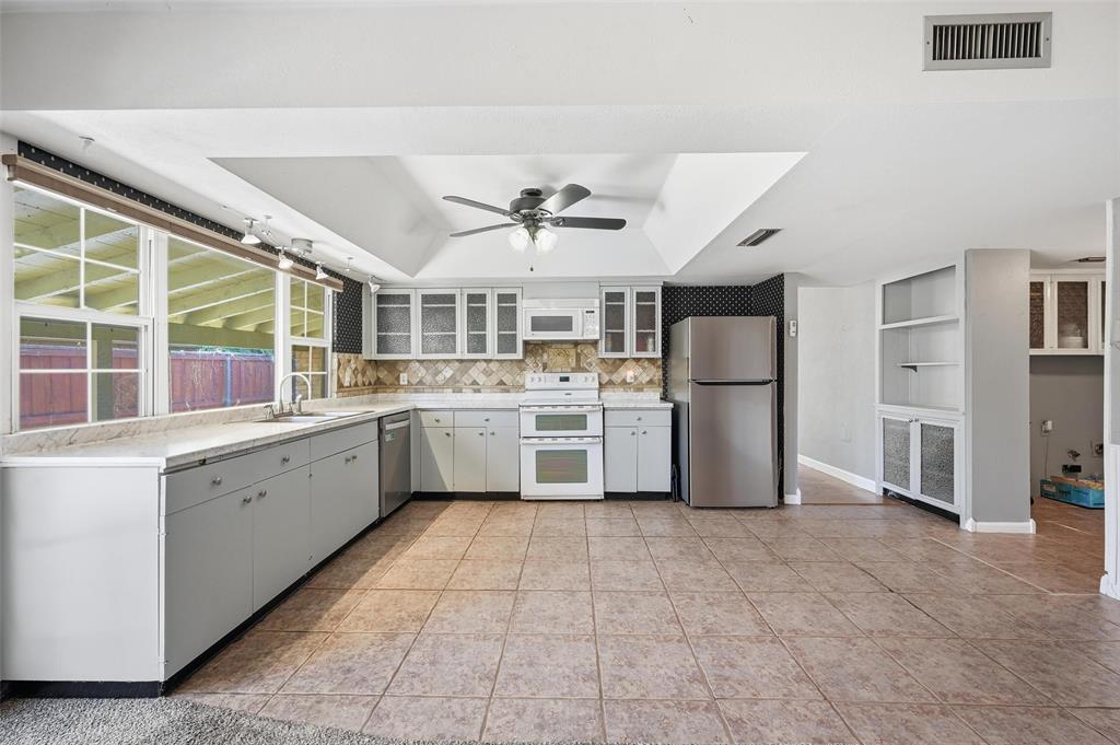 1525 Carnation Drive