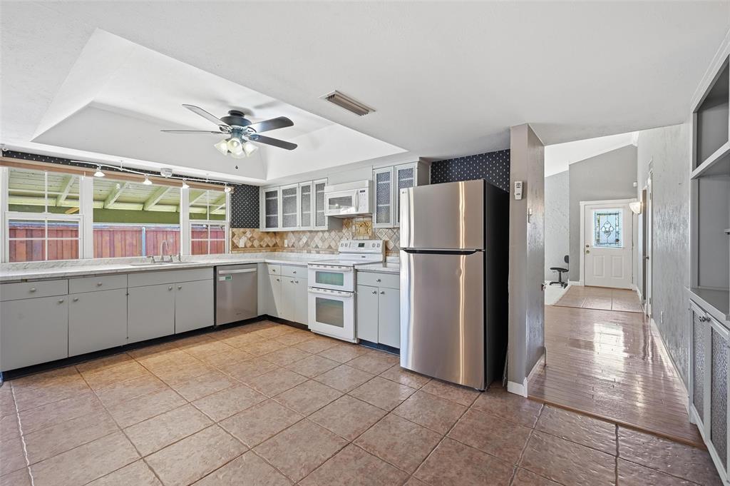 1525 Carnation Drive