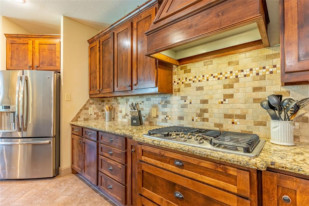 Photo 9 of 36 of 14975 Valley View house