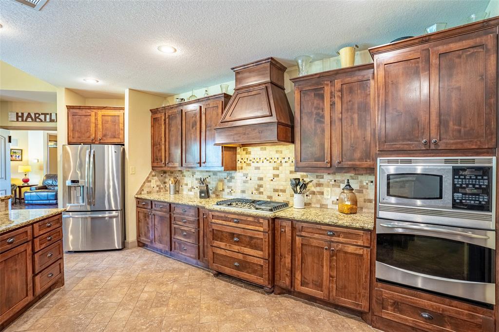 Photo 6 of 36 of 14975 Valley View house