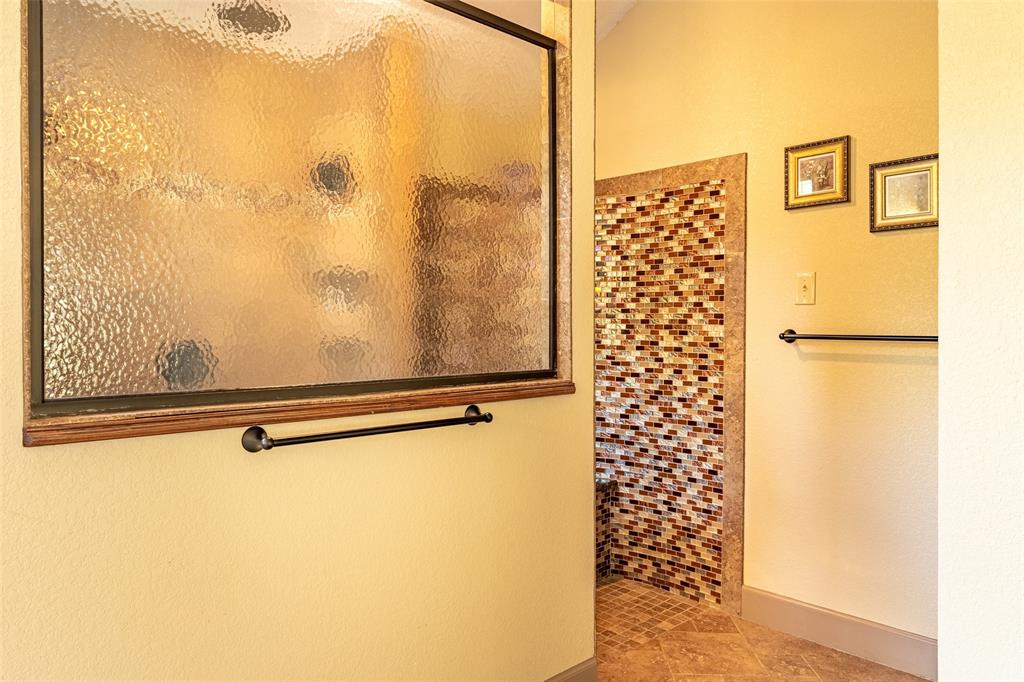 Photo 18 of 36 of 14975 Valley View house