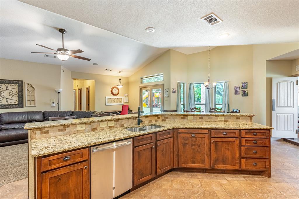 Photo 8 of 36 of 14975 Valley View house