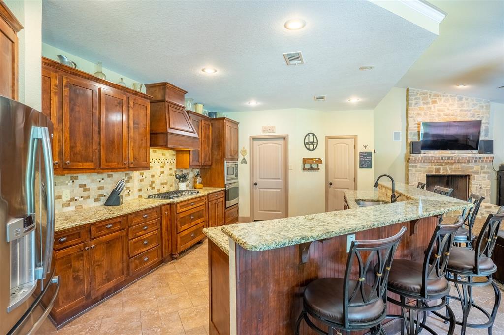 Photo 7 of 36 of 14975 Valley View house