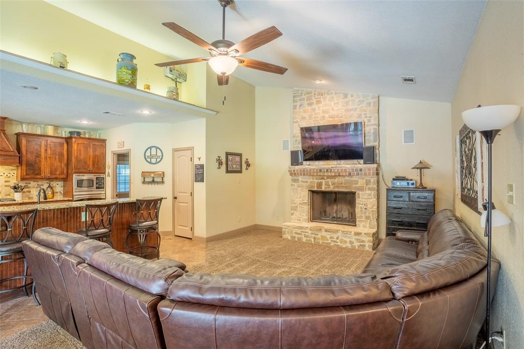 Photo 4 of 36 of 14975 Valley View house