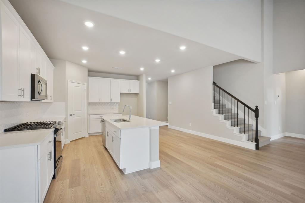 914 Linden Court