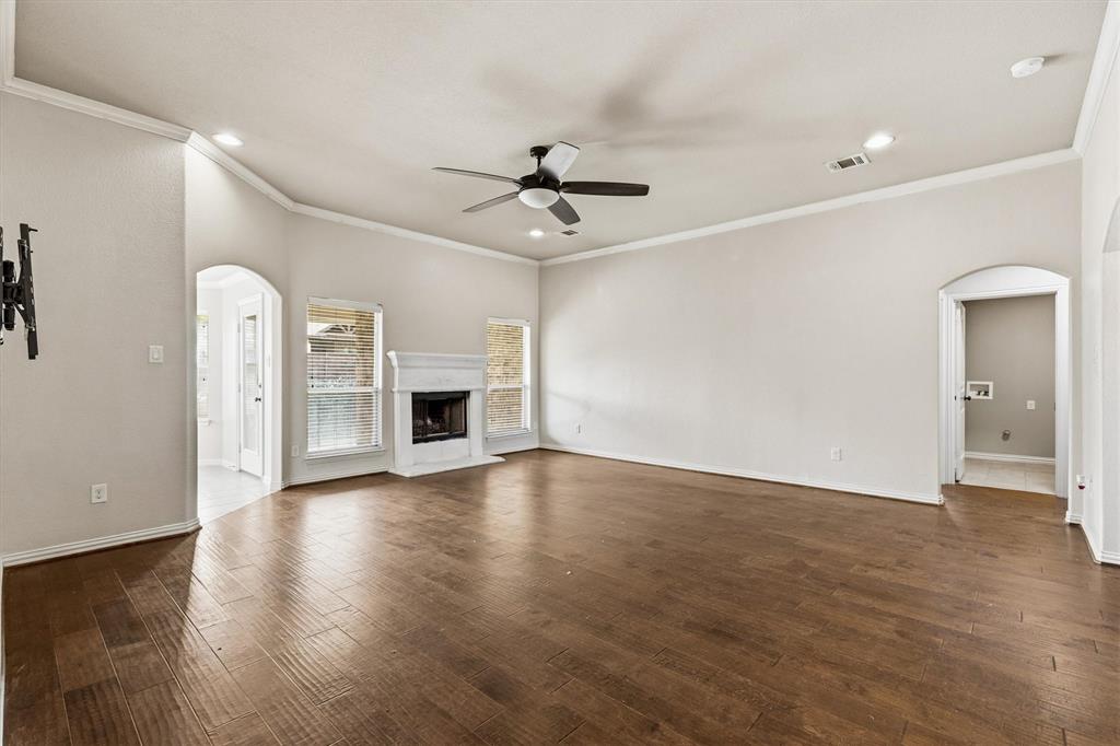 2122 Valley Drive