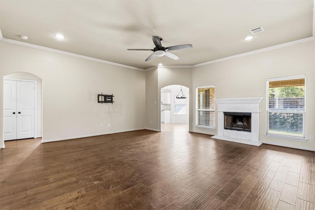 2122 Valley Drive