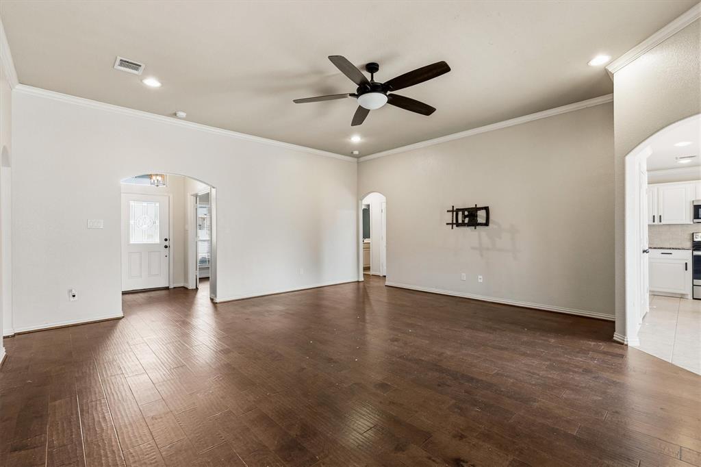 2122 Valley Drive
