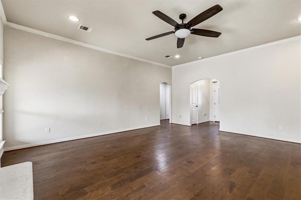 2122 Valley Drive