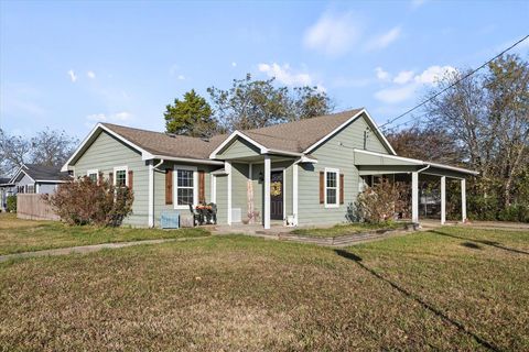 Photo of 3002 Mitchell Street, Greenville, TX 75402 (MLS # 21129790)