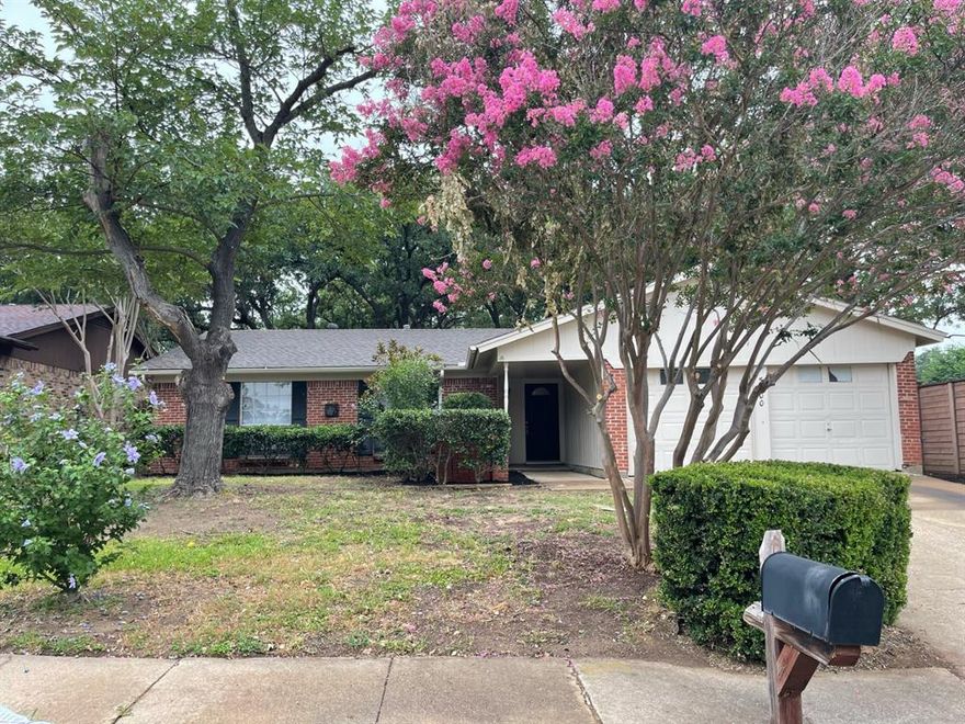 This wonderful 3 bedroom 2 bathroom home offers  wood laminate floors, stainless steel appliances. Includes gas fire place in living room with walk out french doors to large beautiful fenced yard. Large open kitchen with breakfast room. 2 car garage. Hurry this great home at this price wont last!No Aggressive breeds of dogs