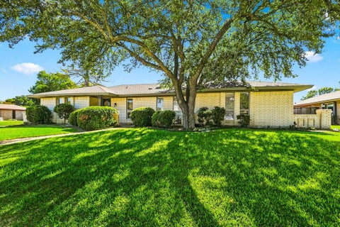 Photo of 1900 Ports O Call Drive, Plano, TX 75075 (MLS # 21419249)