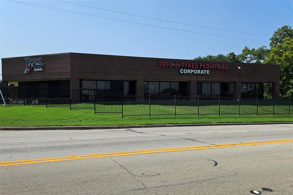 Oakland Place - Commercial Lease