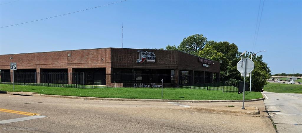 Oakland Place - Commercial Lease