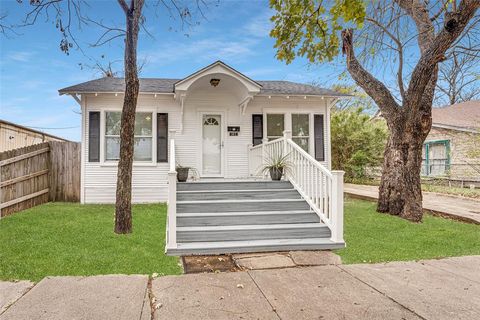 Photo of 107 N Shawnee Street, Ennis, TX 75119 (MLS # 21243474)