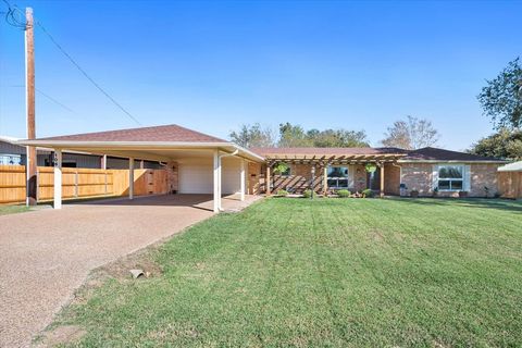 A home in Streetman