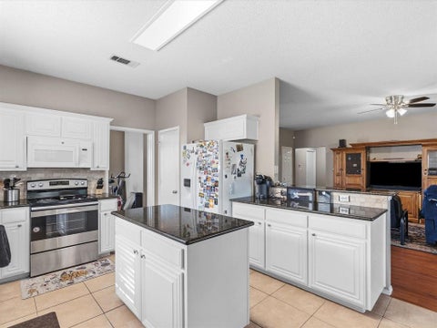 Tiny photo for 508 Road Runner Drive, Arlington, TX 76002 (MLS # 21341170)