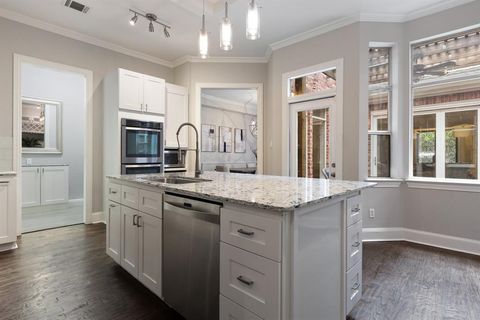 Tiny photo for 2912 N Pearl Street, Dallas, TX 75201 (MLS # 21092083)