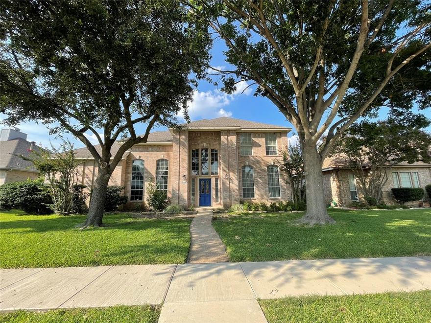 Well maintained house with wonderful open floor plan. Gourmet kitchen has huge island, walk-in pantry. Elegant formal dining great for entertaining. Master and secondary bedroom down. Oversized game room with height ceilings upstairs. Lots of storage. Walking distance to highly rated Plano E.M.H.Schools