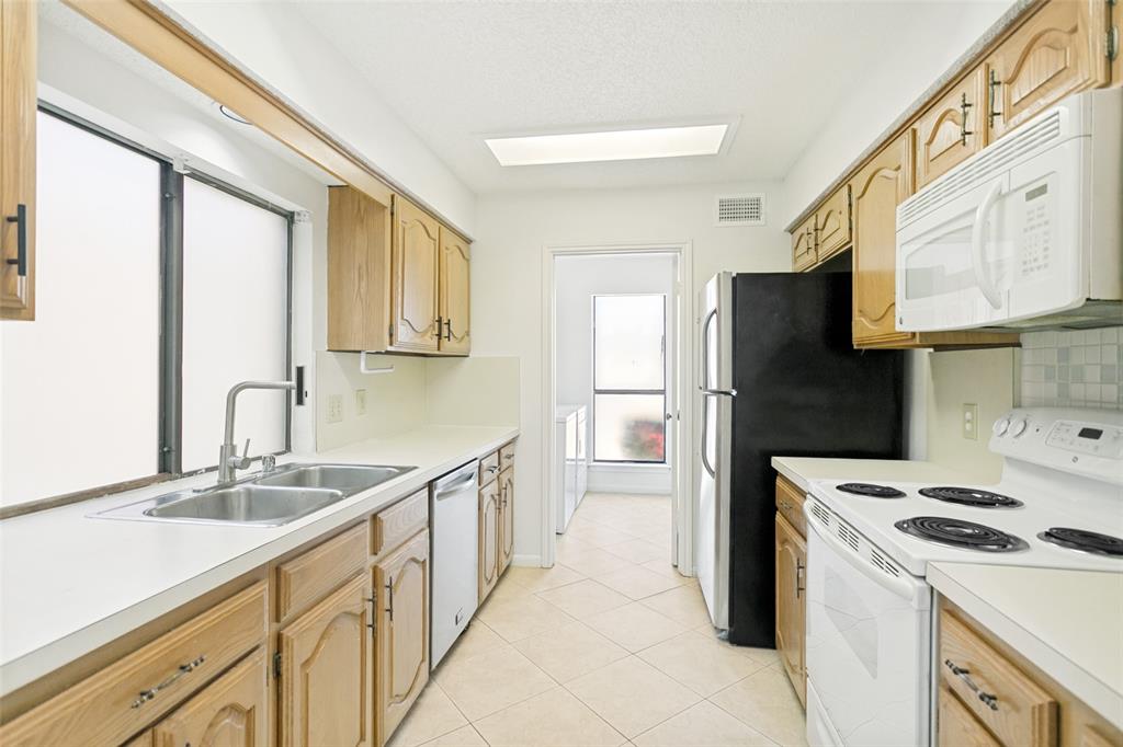 2200 W Park Boulevard 3703