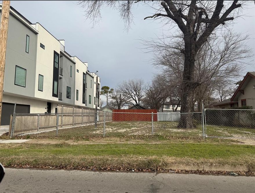 Vacant lot, perfect for building, Jefferson Area Special Purpose District - Subarea 5 only , see article 316 in transaction desk for more info.