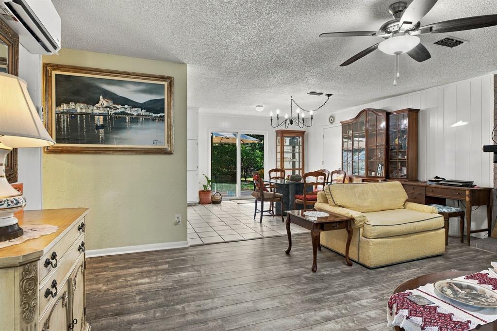 1300 Oak Country
